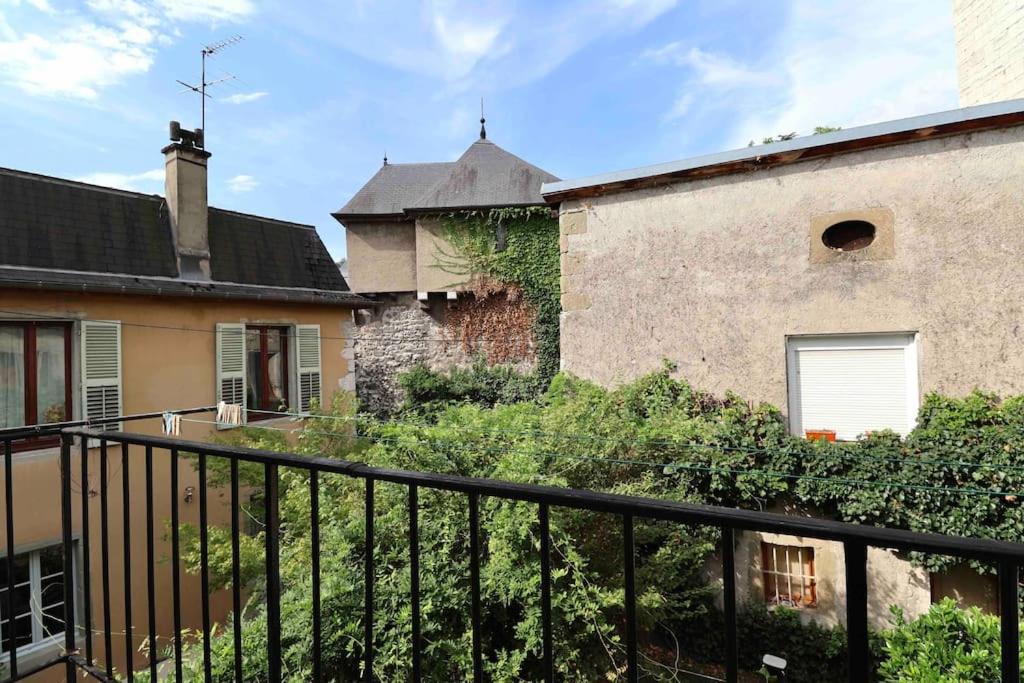 Les Hauts Du Chateau Chambéry Exterior foto