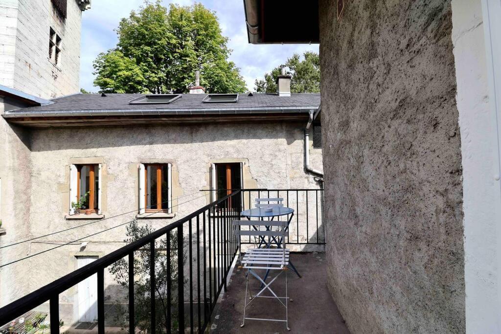 Les Hauts Du Chateau Chambéry Exterior foto